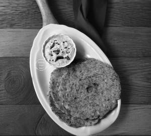 Akki Roti With Coconut Chutney