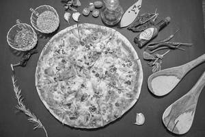 Tuna Onion Chilli Pizza