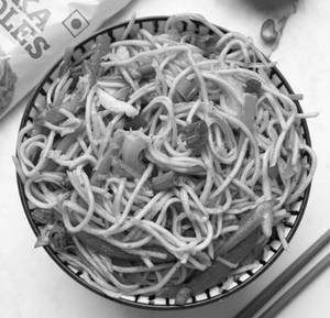 Half Veg Hakka Chowmein