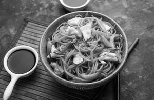 Half Egg Hakka Chowmein