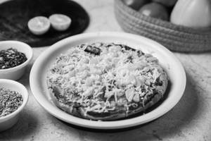 Cheesy Corn & Green Chilly Pizza