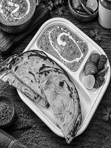 Dal Makhani & Laccha Paratha (2pcs) Thali