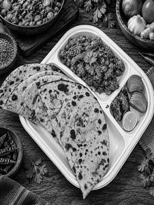 Pyaz Mirchi Paratha (2pcs) With Pindi Chole Thali