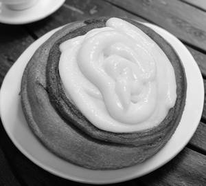 Cinnamon Roll With Cream Cheese Frosting (1)