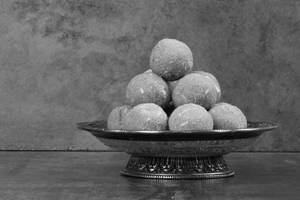 Besan laddu desi ghee               