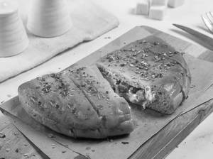 Paneer Stuffed Garlic Bread