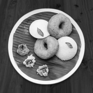 Idli Vada Combo ( 2 Idli + 2 Vada )