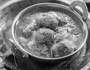 Dum Aloo Kashmiri                                                 
