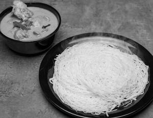 Idiyappam (3) + Alleppey Chicken Gravy