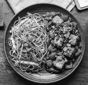 Chilli Paneer With Hakka Noodles