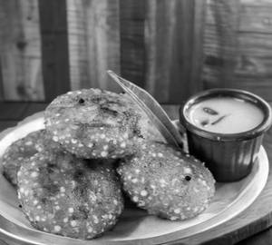 Sabudana vada [4 pieces] with dahi