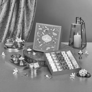 Khoya Pinni Assorted Sweets Box