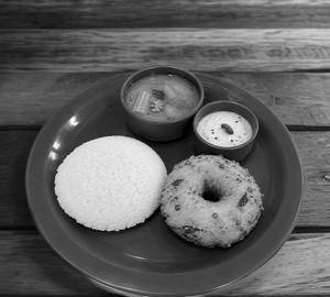 Idli 2pc  Vada 1pc