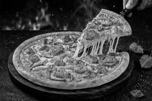 Spicy Chicken Tikka Regular Pizza