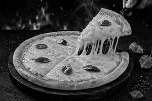 Hot AF Margherita Regular Pizza
