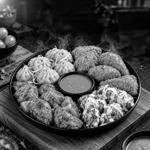 Momo Maharaja Party Box