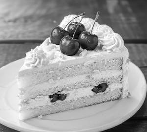 Macdonaldo White Forest Royale Pastry [120 Grams]