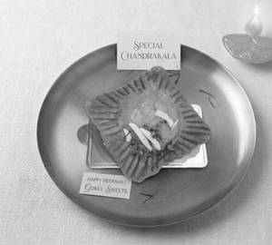 Khaja Chandrakala (5 Pcs)