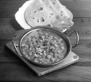 Chole Masala 2 Butter Roti Combo              