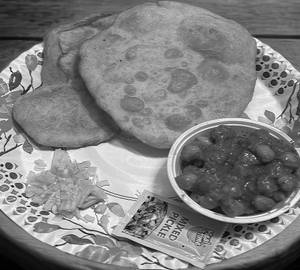 Chole Bhature [2Pcs]