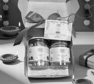 Sweet Crunch Duo Hamper (Eggless)