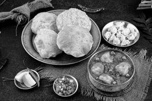 Poori [4pcs] with Aloo Matar