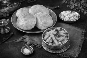 Poori [4pcs] with Aloo Bhujiya