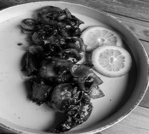 Fiery hot sauce prawns