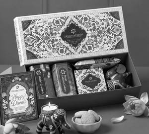 Floral Fantesia Diwali Gifting Hamper (Pack Of 5)