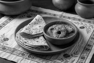 Rohu Fish Curry - Bihari Sarson Style And 4 Phulka Roti