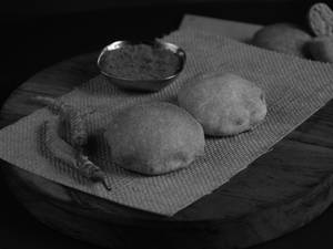 Vada Plate (2 Pc) (120 Gm)