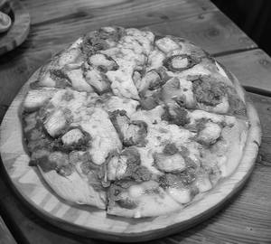 Chicken Pizza With Mozzarella Cheese 