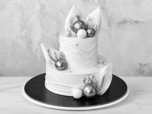 Golden Bloom Charm Cake