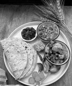 Mix veg with 4 puri [4 pieces]