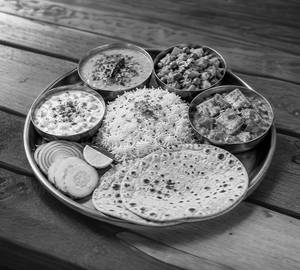 Veg Deluxe Thali