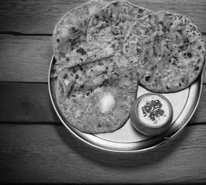 2 paneer paratha with rajma combo [2 pieces]