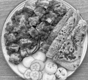 Matar paneer with 4 butter roti [4 pieces]