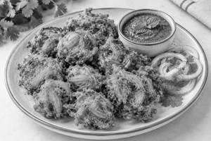 Besan Pyaj Ki Bhajiya 300Grams