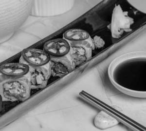 Aburi Salmon Maki Roll