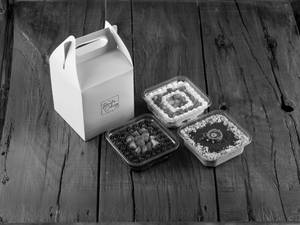 Gift Box Of 3 Desserts With Strawberries
