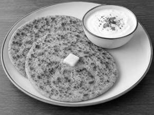 2 aloo paratha with dahi