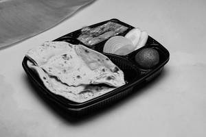 Kadai Chicken Roti/naan Combo
