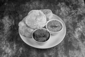 Luchi(4pcs)+cholar Dal+alu Dam