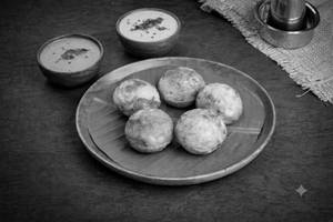 Kuzhi Paniyaram (5 Pcs)