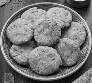 Methi Mathri [250 Grams]