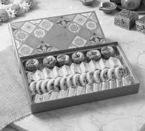 Assorted Sweet Box Khoya Pinni