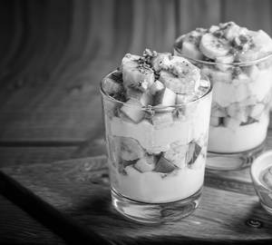 Fruit and yogurt parfait cup