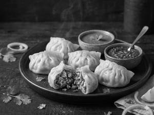 Paneer tikka momos steam
