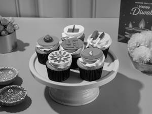Assorted Special Fondant cupcakes - 6Pc
