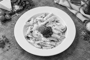 Penne With Smoked Chicken Cheese Sauce